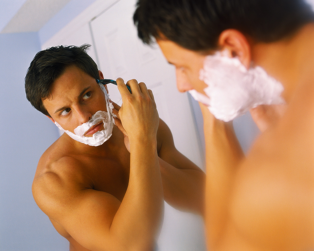 Правила гоління для чоловіків: як уникнути роздратування   Фото: yassaf