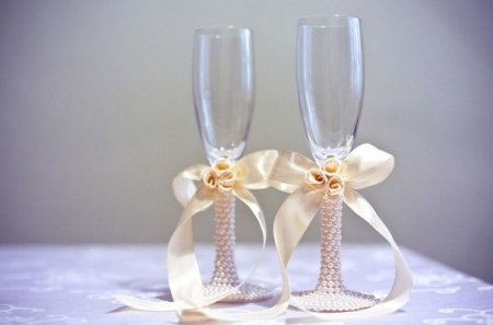 Як оформити шампанське на весілля