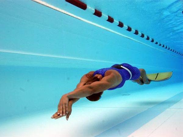 Якщо ж ви займаєтеся плаванням двічі в тиждень приблизно по годині, то боятися, що у вас стануть широкі плечі не варто, а от користь плавання в басейні для свого здоров'я і краси буде цілком відчутна