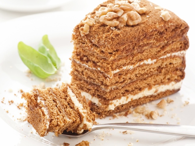 Медовий торт - один з найпопулярніших рецептів домашніх тортиків