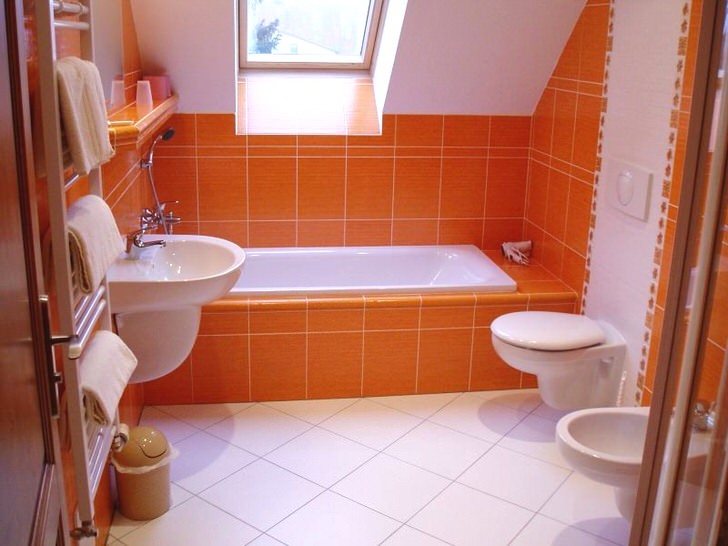 Обробивши свою ванну кімнату в помаранчевих тонах, ви зробите її не тільки дуже привабливою, але і по-справжньому ексклюзивною