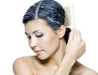 Його також бажано застосовувати, якщо волосся пошкоджені хімічною завивкою, аміачними барвниками або висвітленням